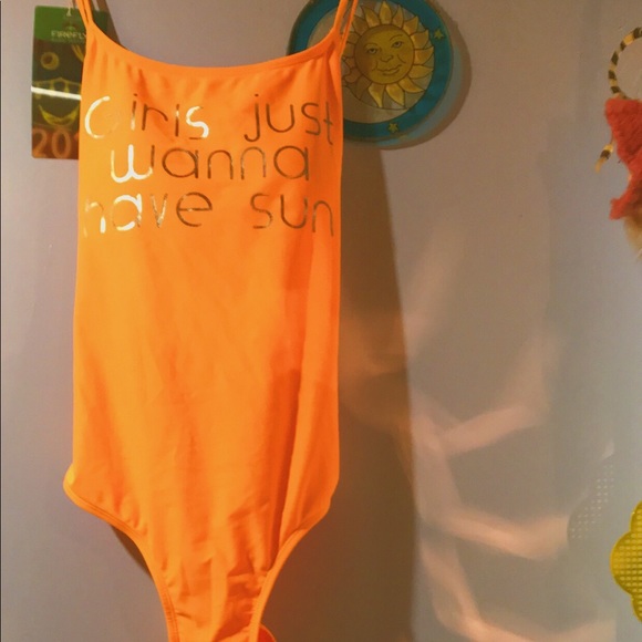 Meet your Posher, Brianna ☺️ - Picture 5 of 8